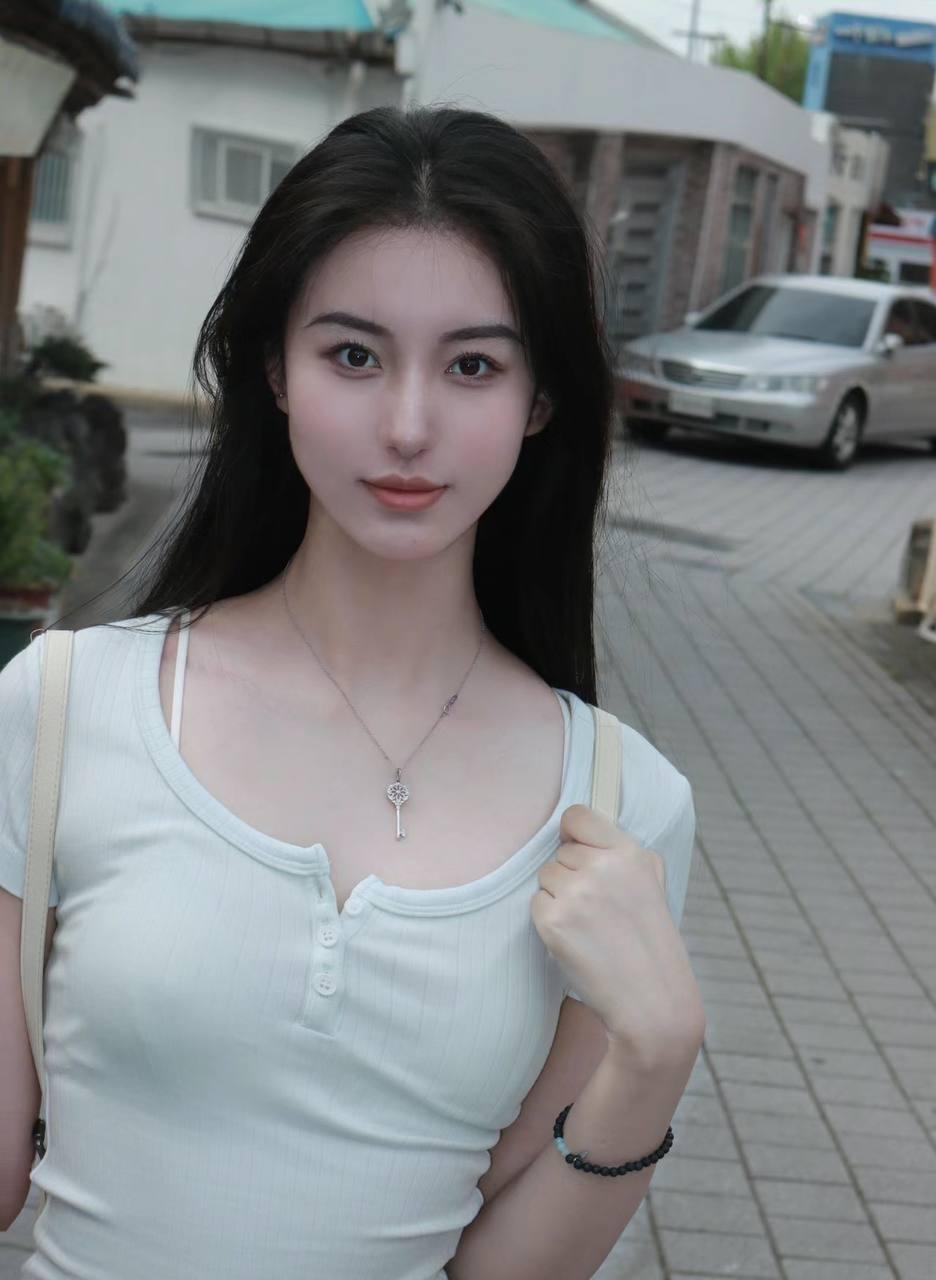 三伏天里的竹椅与茶香，时光的静谧印记